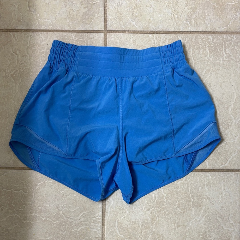 Lululemon Hotty Hot High Rise Lined short 2.5”